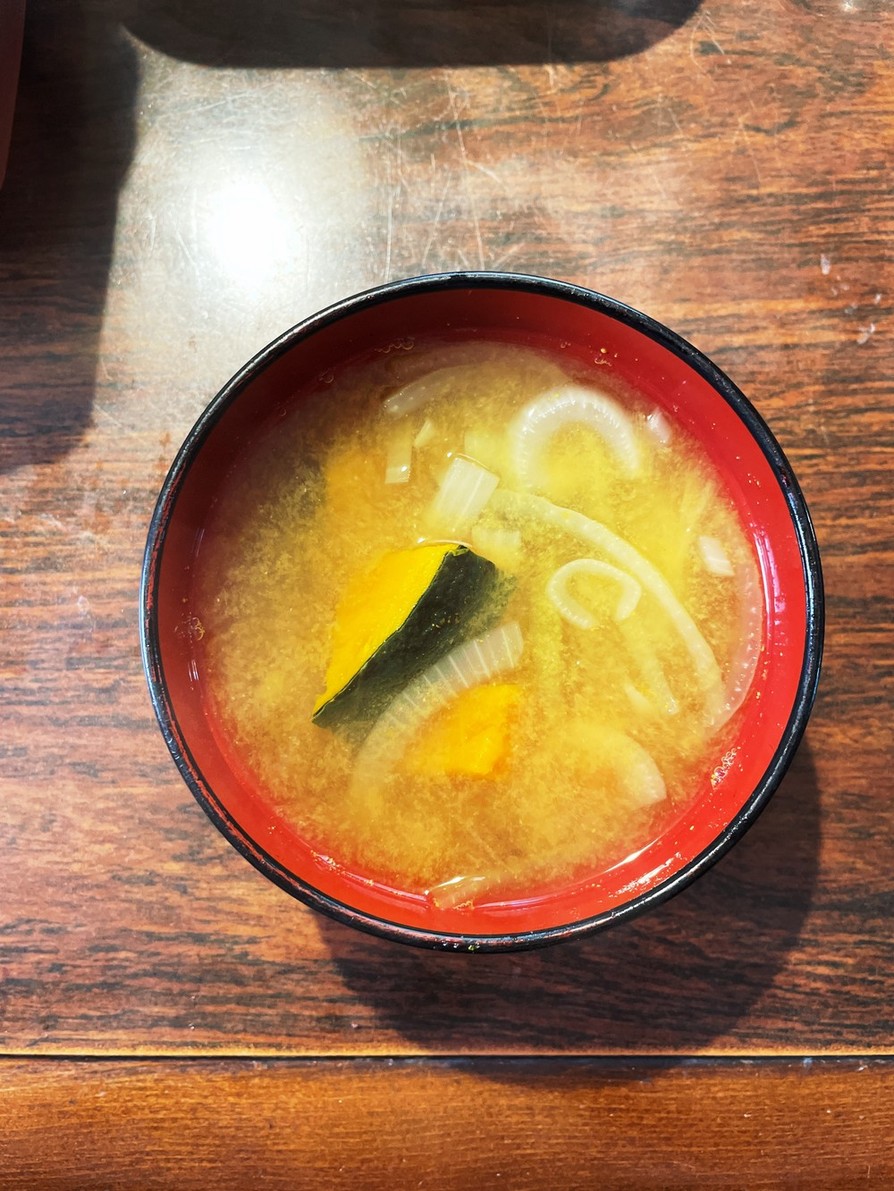 南瓜と玉葱の柚子味噌汁の画像