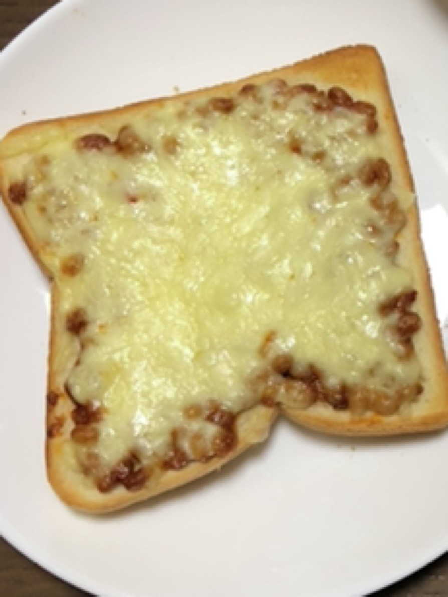 簡単ハリッサ納豆チーズトーストの画像