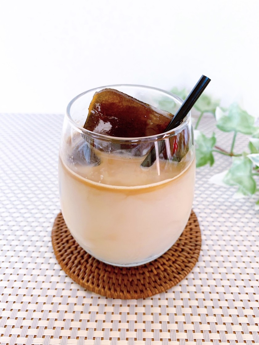 コーヒーアイスキューブで作るアイスカフェオレ