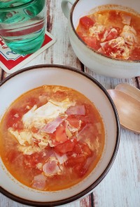 トマトとベーコンのふわたま生姜スープ
