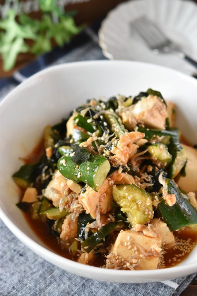 豆腐とわかめの韓国風サラダの写真