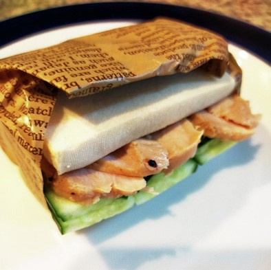 〈低糖質〉チキンサラダの高野豆腐サンドの写真