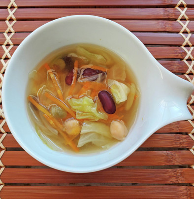 ごぼうと豆の彩りスープの写真