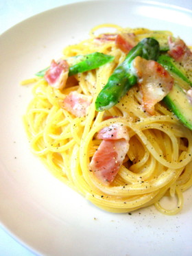 アスパラとベーコンのクリームパスタ