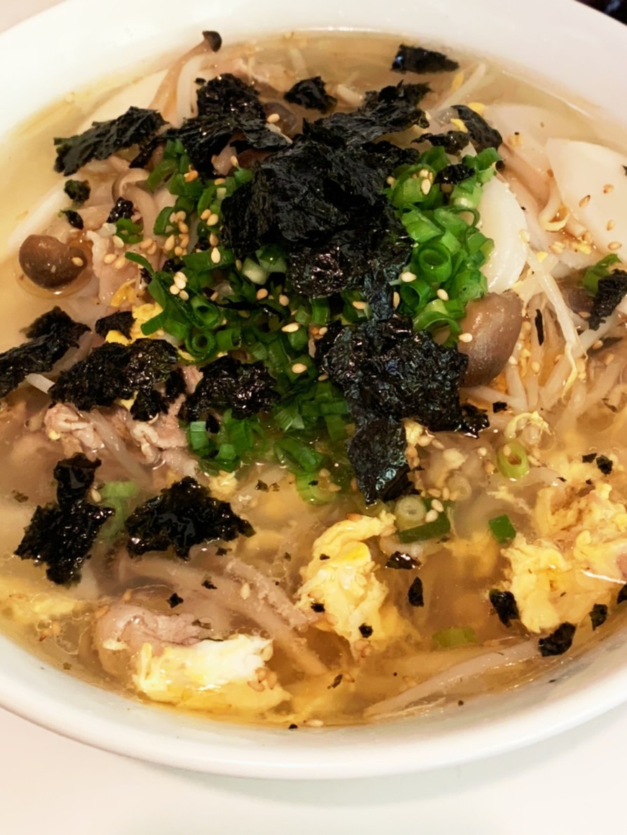 韓国風もやしとトックのスープの画像