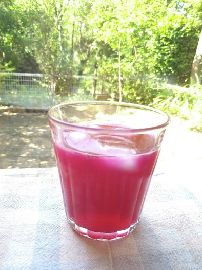 レモン汁とりんご酢甘さ控えめ紫蘇ジュースの写真