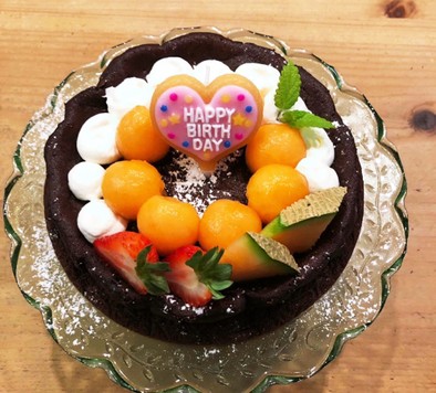 メロンで♪誕生日ケーキのデコレーション♪の写真