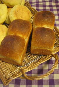 ライ麦のミニ食パン。