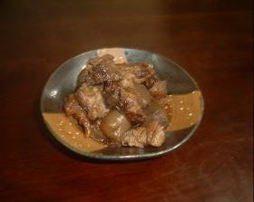 牛スジ肉とこんにゃくの煮込み