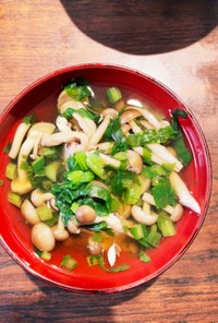 しめじと大根菜の減塩醤油スープ
