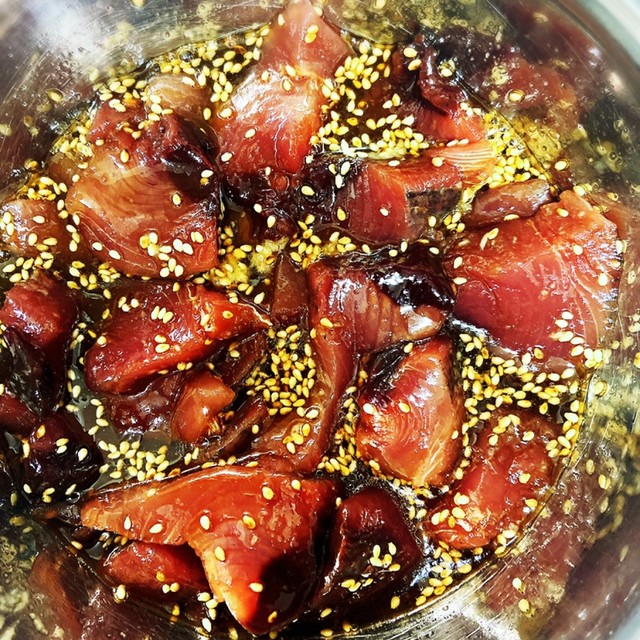 簡単 漬けかつお 鰹 ごま油がイイ感じ レシピ 作り方 By あーふ クックパッド 簡単おいしいみんなのレシピが374万品