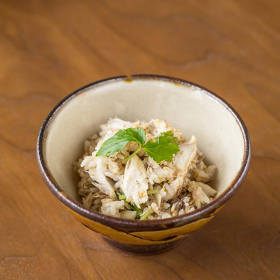 焼き鯖と三つ葉の混ぜご飯の写真