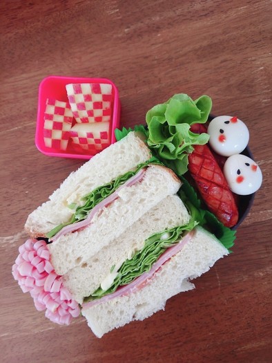 JK☆ハムとレタスのサンドイッチ弁当♪の写真