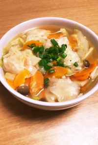 野菜タップリ海老ワンタンスープ