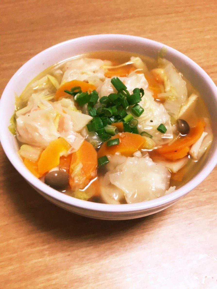 野菜タップリ海老ワンタンスープの画像
