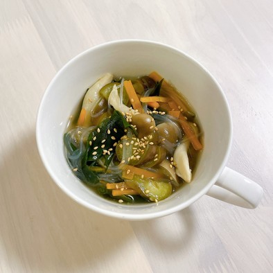 なすとわかめの中華スープの写真