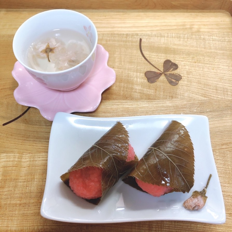 桜餅と桜茶の画像