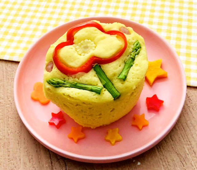 子供喜ぶ☆レンジ簡単　野菜のお花蒸しパンの画像