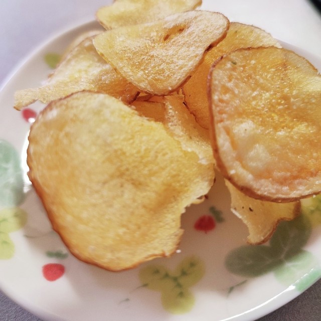 ズボラの少ない油でパリパリポテトチップス レシピ 作り方 By 不器用なないろ クックパッド 簡単おいしいみんなのレシピが359万品