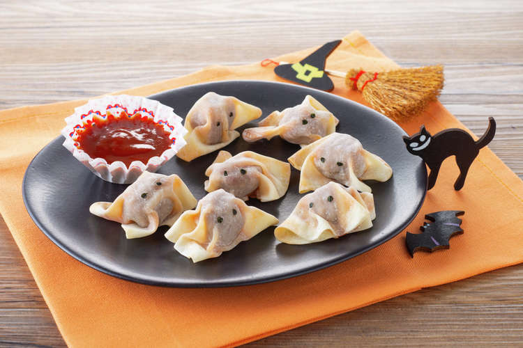 イシイのミートボールで簡単おばけ餃子 レシピ 作り方 By イシイ クックパッド 簡単おいしいみんなのレシピが376万品