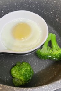蒸し卵と茹でブロッコリー　同時調理
