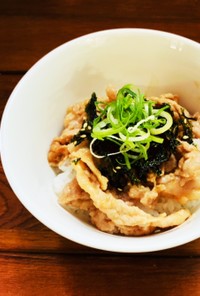 韓国海苔を乗っけて♡旨！豚こま丼！！