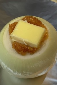 丸ごと玉ねぎのホイル焼き・味噌バター