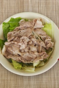 【主菜】豚肉とキャベツの蒸し煮