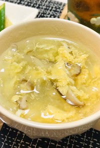 玉ねぎと卵と椎茸の中華とろみスープ