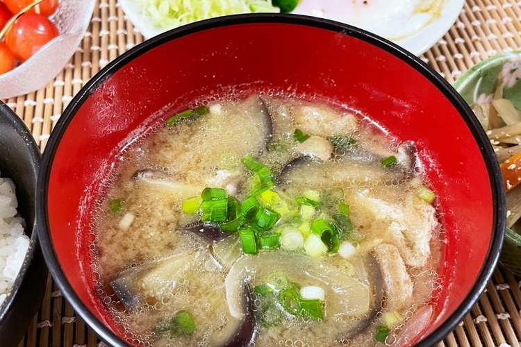 隠し味が旨い なす玉ねぎと椎茸のお味噌汁 レシピ 作り方 By 若奈 クックパッド 簡単おいしいみんなのレシピが366万品