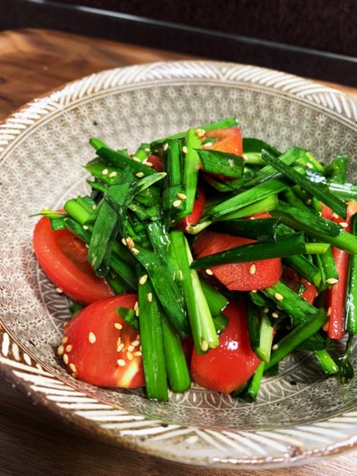 トマトとニラの中華風サラダの写真