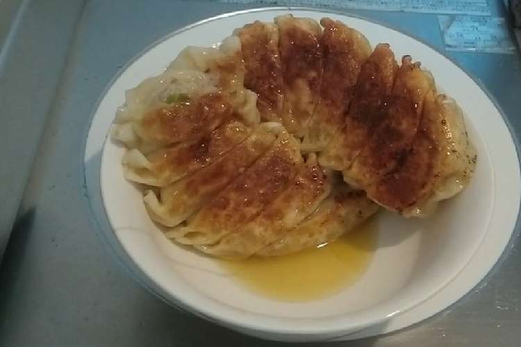 餃子を焼く ダッチオーブンで レシピ 作り方 By ポカ太郎100 クックパッド 簡単おいしいみんなのレシピが366万品