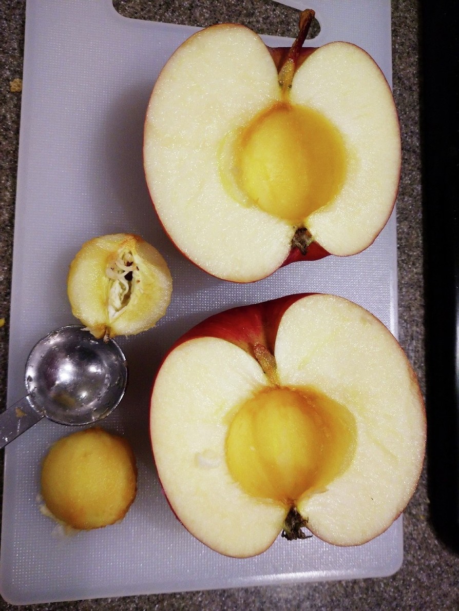 リンゴの芯の簡単な抜きかたの画像