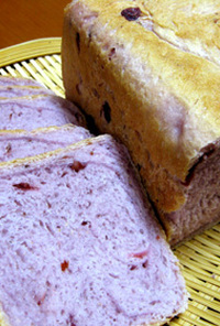 紫芋とクランベリーの手ごね角食パン