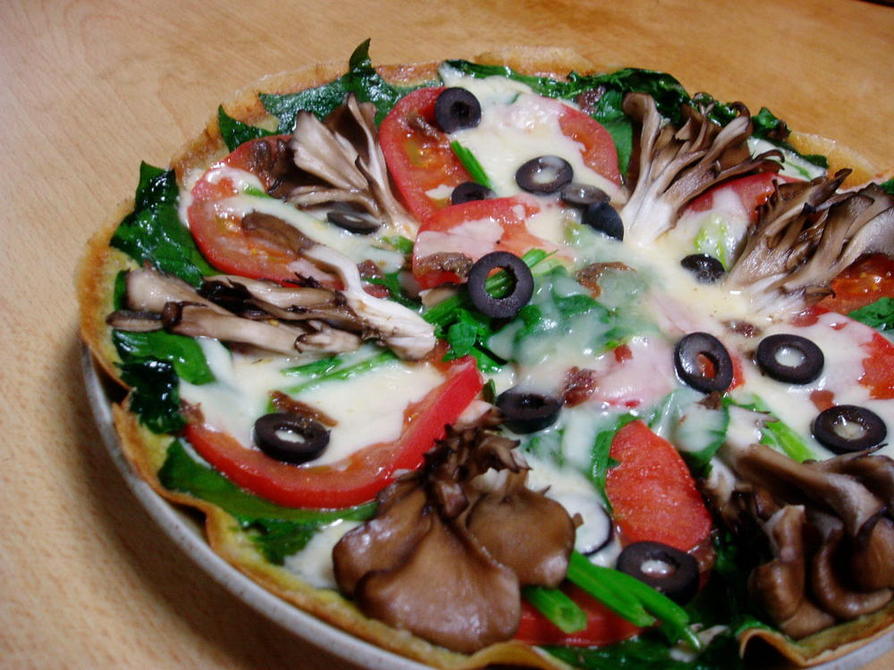 トマトとアンチョビのたまごピザの画像