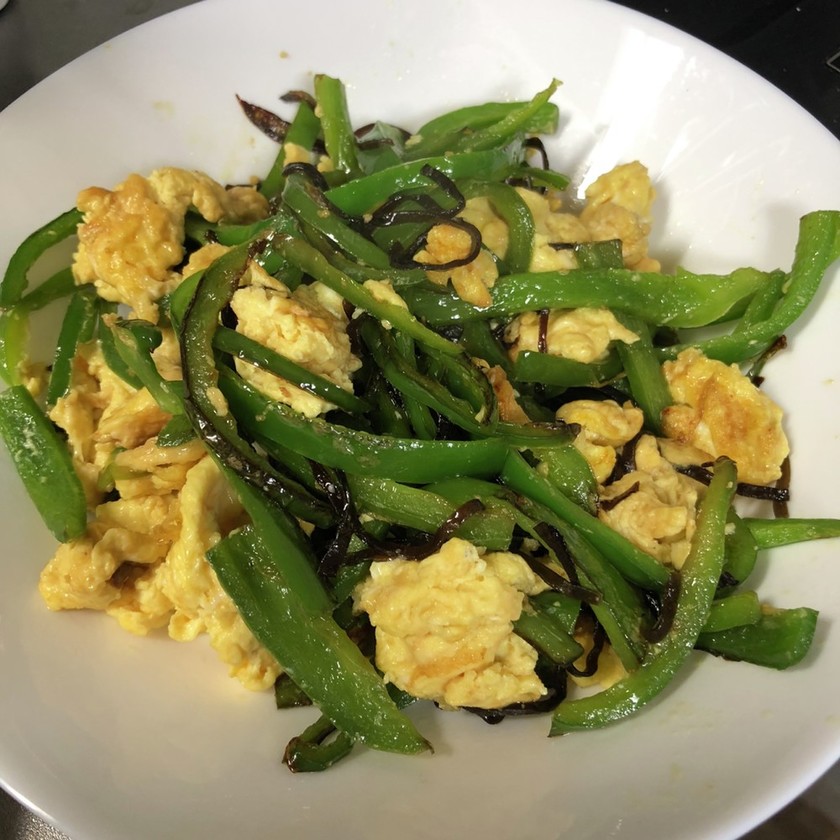 ピーマンと玉子の塩昆布炒め by ピーチャマ 【クックパッド】 簡単おいしいみんなのレシピが356万品