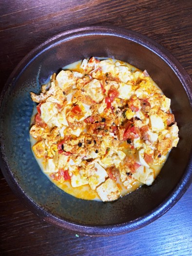 トマトと卵のピリ辛豆腐の写真