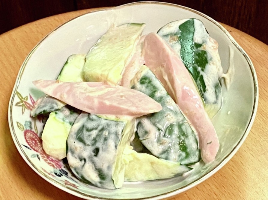 ズッキーニと魚肉ソーセージの梅マヨ和えの画像
