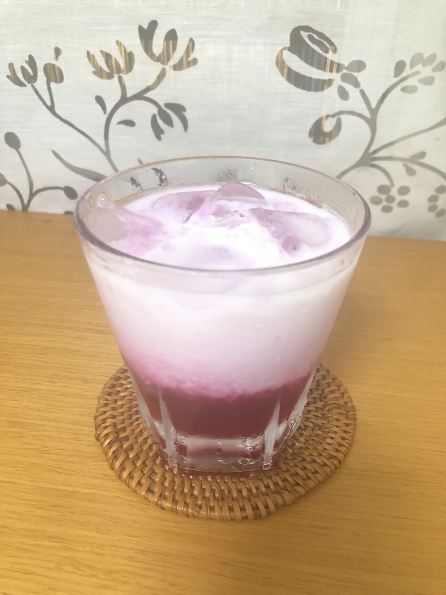 赤紫蘇ジュースでラッシー風の画像
