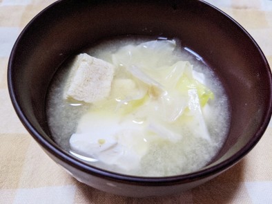 ダブル豆腐と野菜の味噌汁の写真