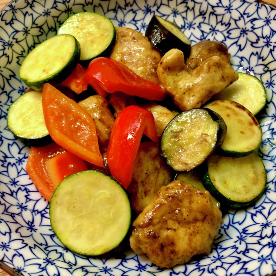 ハウスジャワカレー味 鶏胸肉 夏野菜炒めの画像