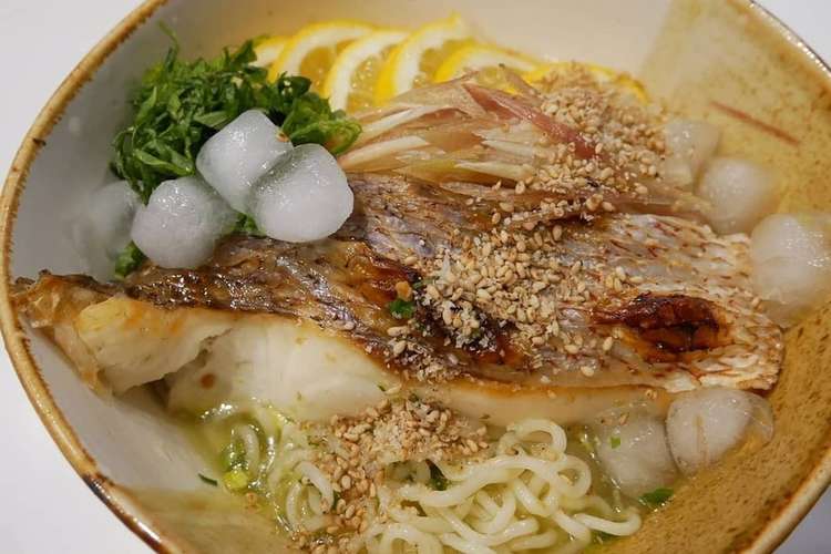 鯛とレモンの冷たいサッポロ一番塩ラーメン レシピ 作り方 By 花の首飾り クックパッド 簡単おいしいみんなのレシピが371万品