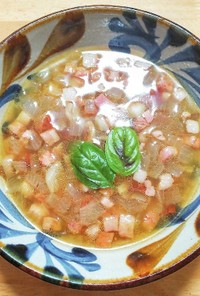 乾燥トマト入りベーコンと玉ネギのスープ