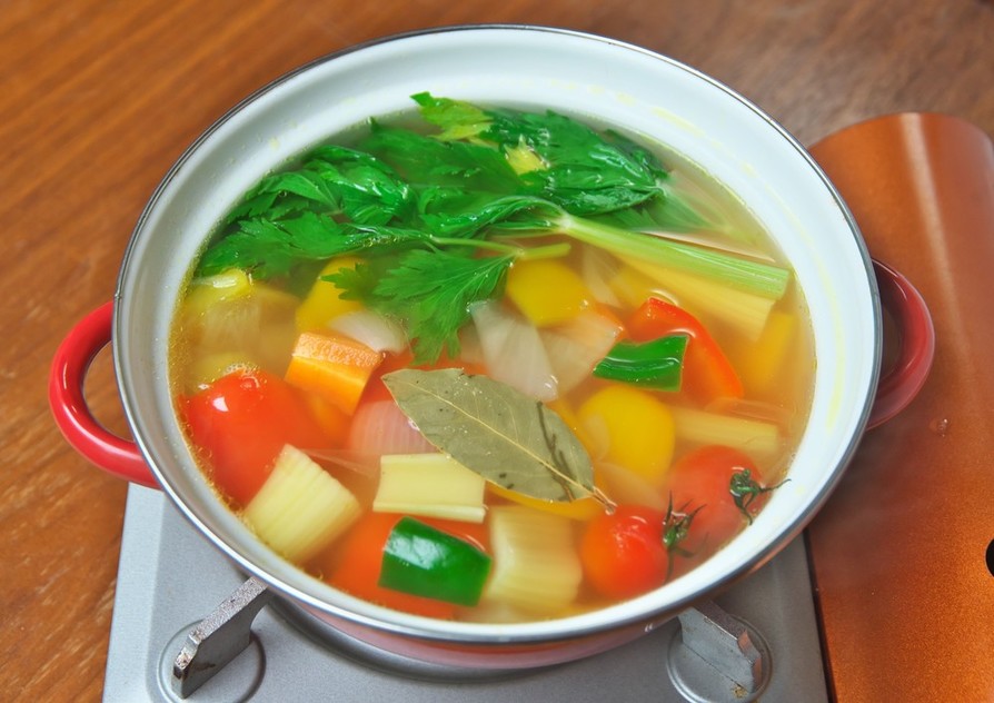 リメイク料理のベースになる「野菜スープ」の画像