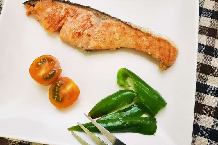 洗うの楽 フライパンで鮭のムニエル レシピ 作り方 By 速水ユウ クックパッド 簡単おいしいみんなのレシピが358万品