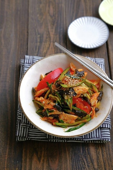 鶏ささみと夏野菜の韓国風サラダの写真