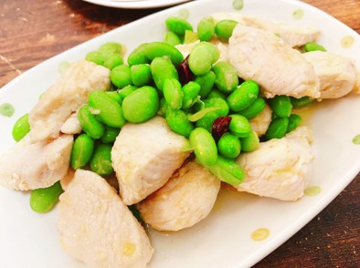 鶏むね肉と枝豆のペペロンチーノの写真