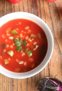 夏野菜ともち麦の冷製トマトスープ