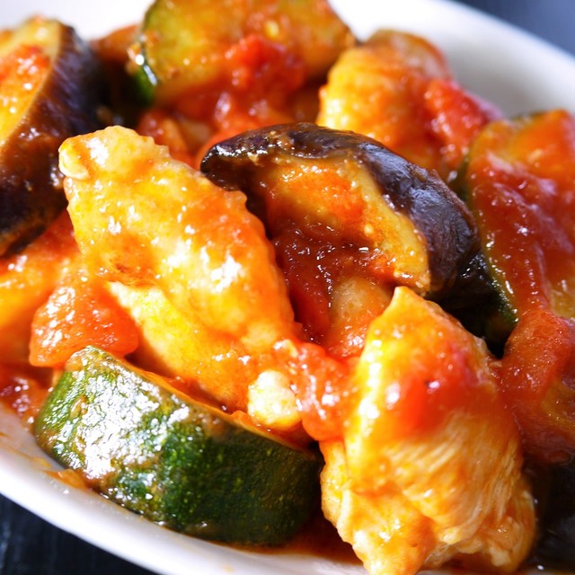 夏 鶏むねズッキーニなすのトマト缶煮込み レシピ 作り方 By ほっこり の クックパッド 簡単おいしいみんなのレシピが375万品
