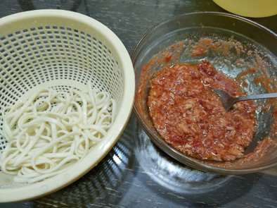 トマトとツナのつけ麺の写真